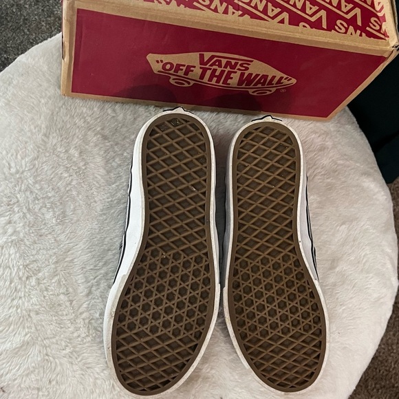 Vans Gray Slip-On Loafers for Effortless Style - Picture 6 of 6